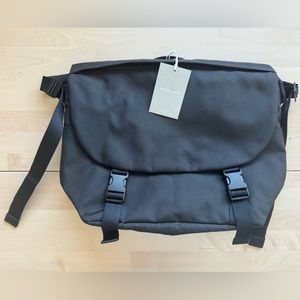 Everlane ReNew Transit Messenger Bag Black NWT